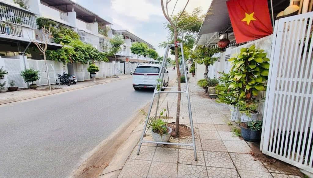 Nhà phố Trương Quang Trọng 100m² giá 3 tỷ - Vị trí trung tâm thuận lợi!