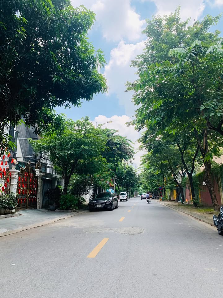 Đất phân lô Việt Hưng Long Biên 85m² giá hơn 20 tỷ - Đường rộng ô tô tránh nhau