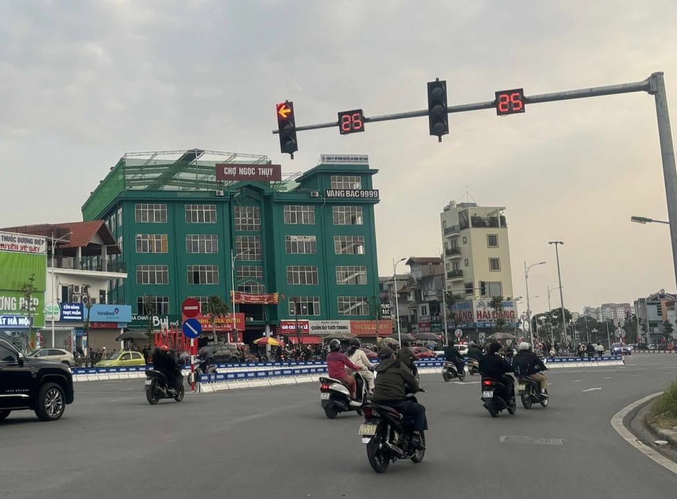 Nhà 4 tầng chính chủ Ngọc Thụy 45m² giá 8x triệu - Sẵn sàng vào ở ngay!