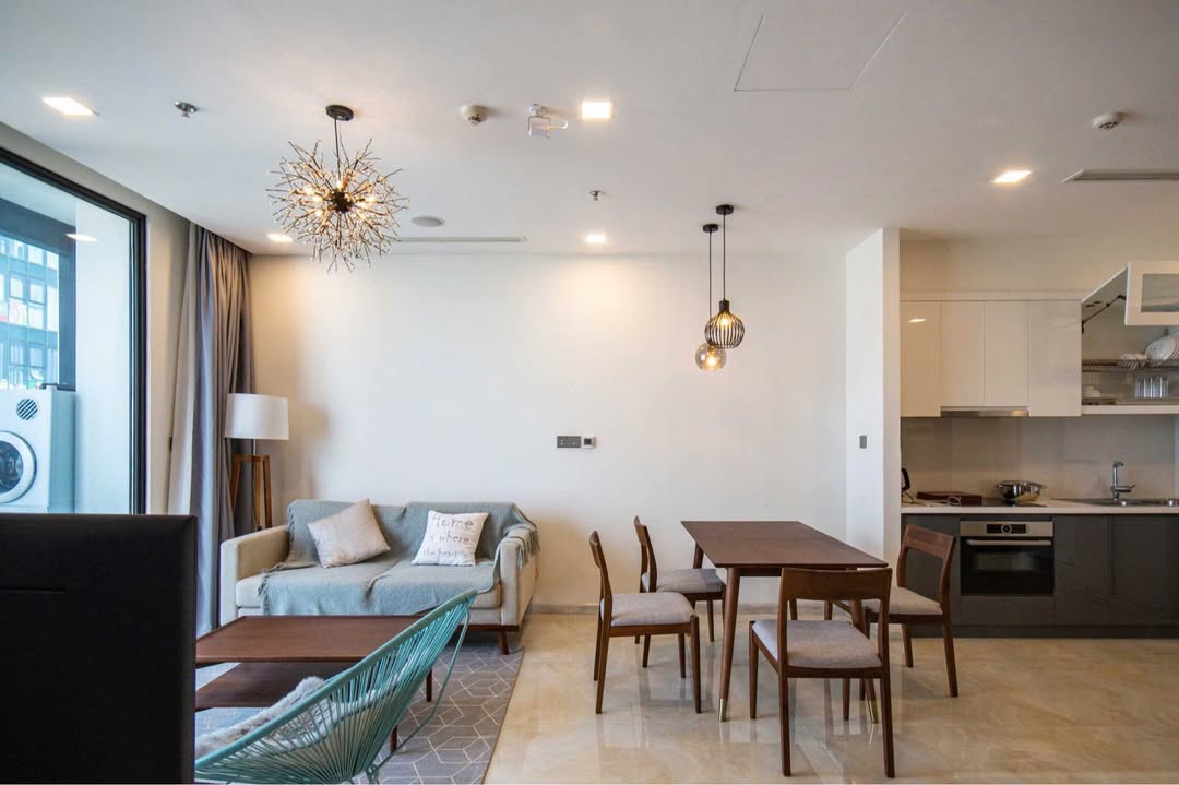 Căn hộ 2PN Vinhomes Golden River Bến Nghé 83m² giá 16 tỷ - Sở hữu lâu dài, cho thuê ổn định!