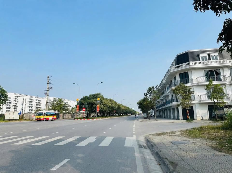 Shophouse 3 tầng mặt đường Lê Duẩn 120m² giá thỏa thuận - Đối diện Bệnh viện Việt Đức!