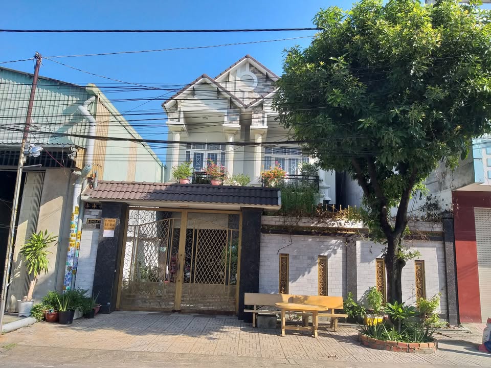 Nhà phố An Phú Bình Dương 300m² giá 11.5 tỷ - Thiết kế truyền thống sang trọng