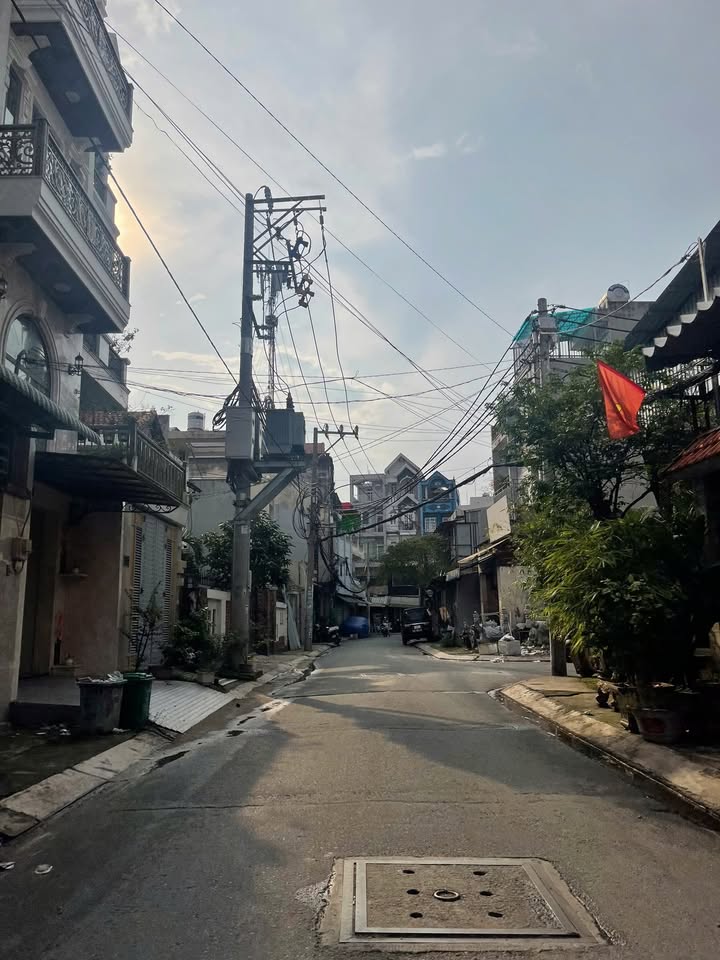 Nhà bán Phan Anh quận 6, 68m² giá 6.6 tỷ - Vị trí đắc địa, hẻm xe hơi