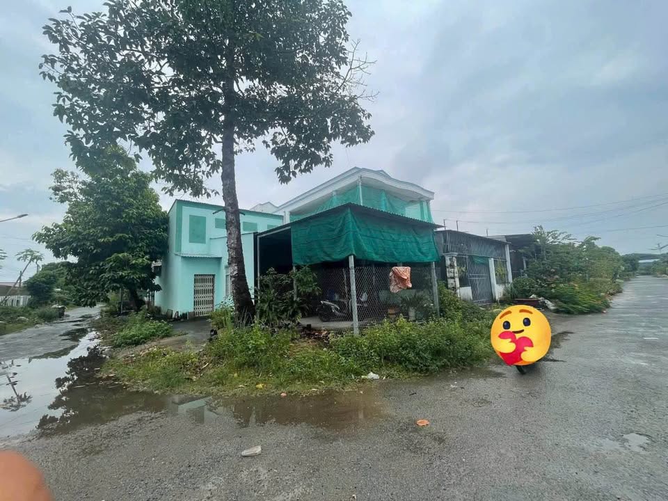 Nhà gốc 2 mặt tiền nhựa tại Long Đức, Trà Vinh 140m² giá 1.1 tỷ - Cơ hội đầu tư tuyệt vời!