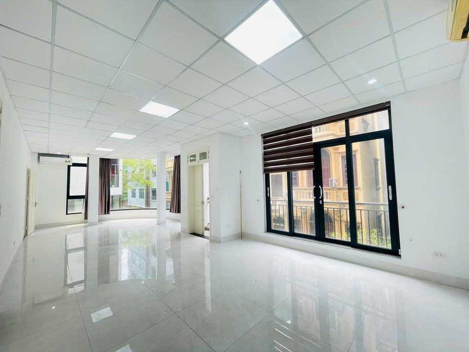 Văn phòng cho thuê 110m² tại Ngụy Như Kon Tum chỉ 17 triệu - Sẵn sàng làm việc!