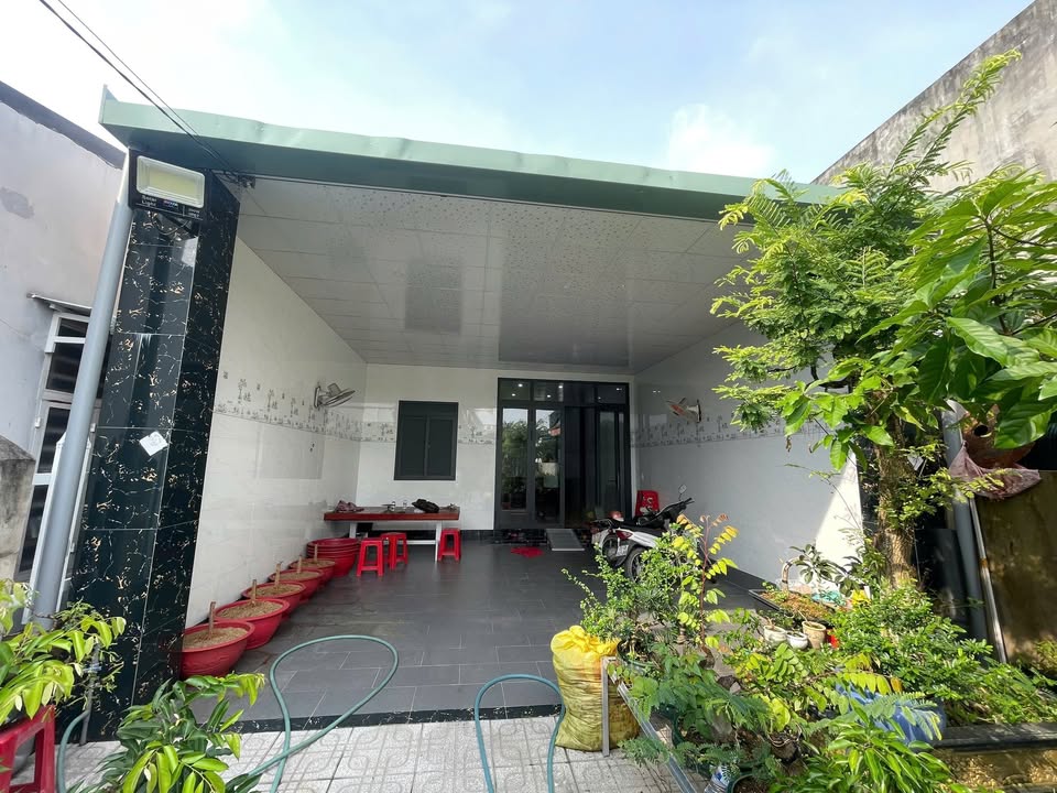 Nhà đẹp tại Lộc Trát, Trảng Bàng 100m² giá 2.15 tỷ - Gần trung tâm!