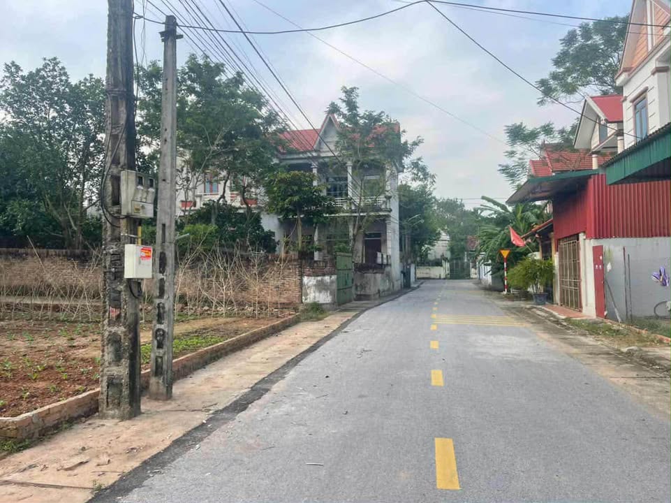 Đất Hồng Châu Yên Lạc 140m² giá 2 tỷ - Mặt tiền 10.8m, cơ hội đầu tư tốt!