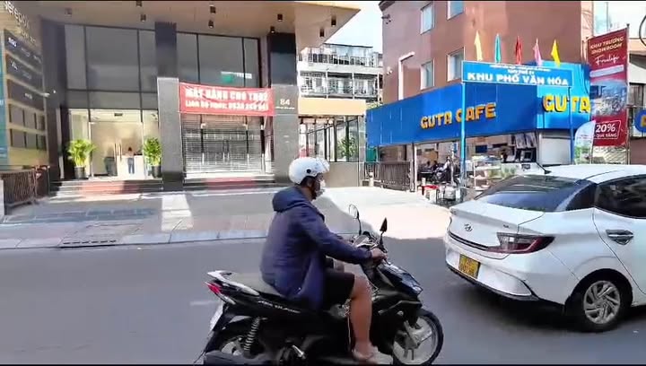 Bán Tòa nhà Góc 2MT Huỳnh Văn Bánh, 3.310m², Dòng Tiền 41.000 USD/Tháng