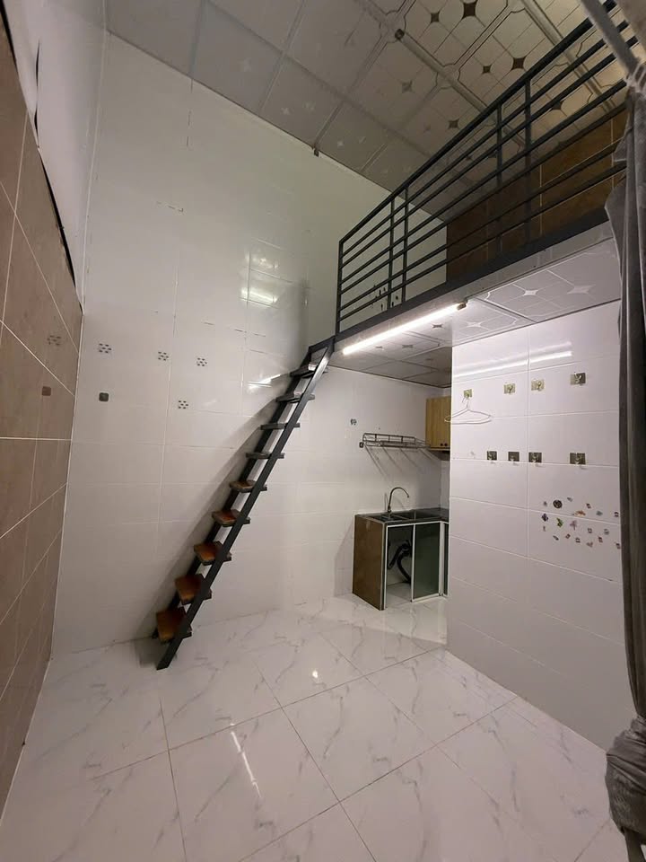 Cho thuê phòng hẻm đường Hoàng Quốc Việt, 15m² giá thỏa thuận - Gần ĐH FPT