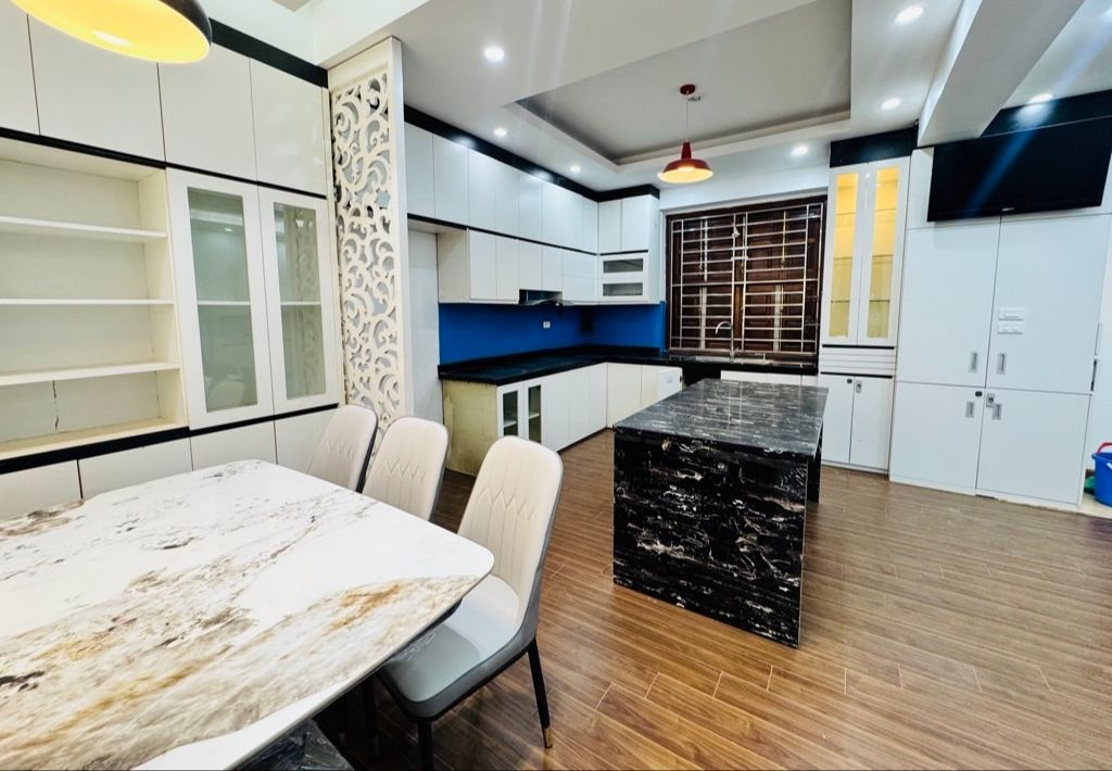 Căn hộ chung cư Võ Chí Công 108m² giá 9 tỷ - Thiết kế hiện đại, đầy đủ nội thất!