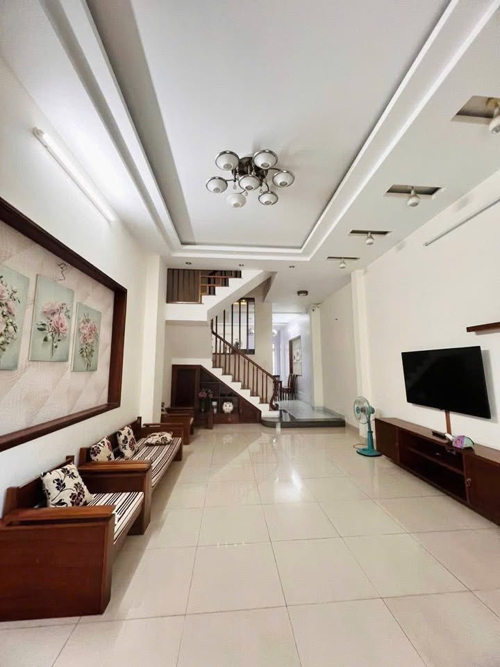 Nhà Mặt Tiền Đường Đào Cam Mộc, Hải Châu, Đà Nẵng 90m² giá 16 triệu - Full nội thất, sẵn sàng vào ở!