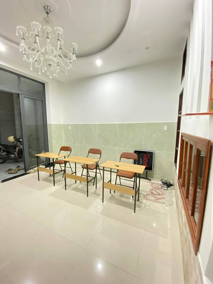 Nhà cho thuê 2 tầng mặt tiền Yên Thế, Cẩm Lệ 100m² giá 9 triệu - Gần bến xe thuận lợi!