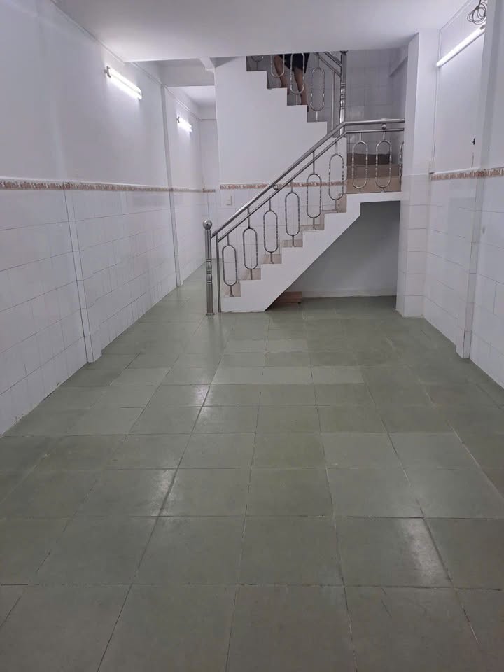 Nhà mặt tiền đường Dạ Nam, Quận 8, 60m² giá 14 triệu - Kinh doanh thuận lợi!