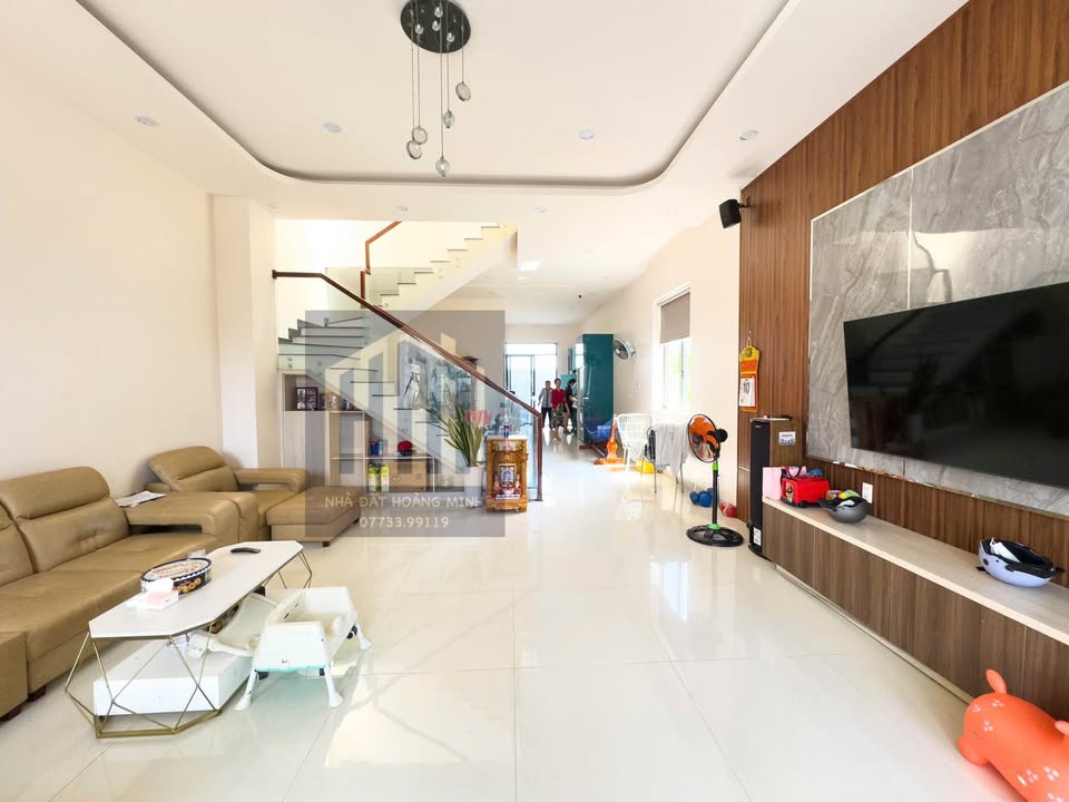 Nhà 1 trệt 1 lầu đường Liên Hương, Rạch Giá 132m² giá 2.75 tỷ - Full nội thất, sẵn sàng vào ở!