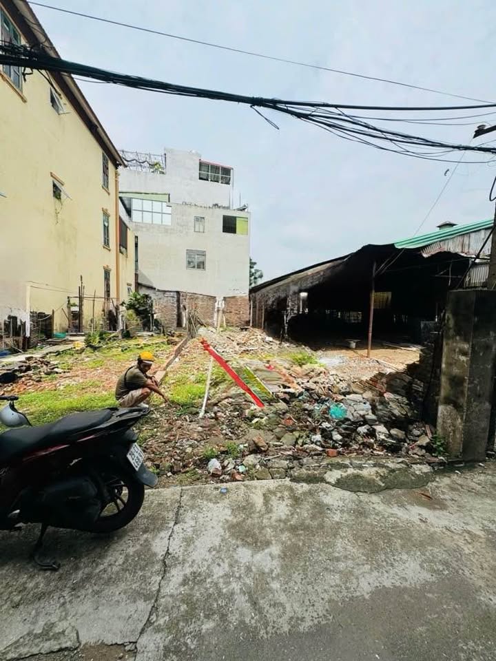 Đất nền Đê Phúc Lợi Long Biên 101m² giá 11.2 tỷ - Vị trí đắc địa, sổ đỏ chính chủ!