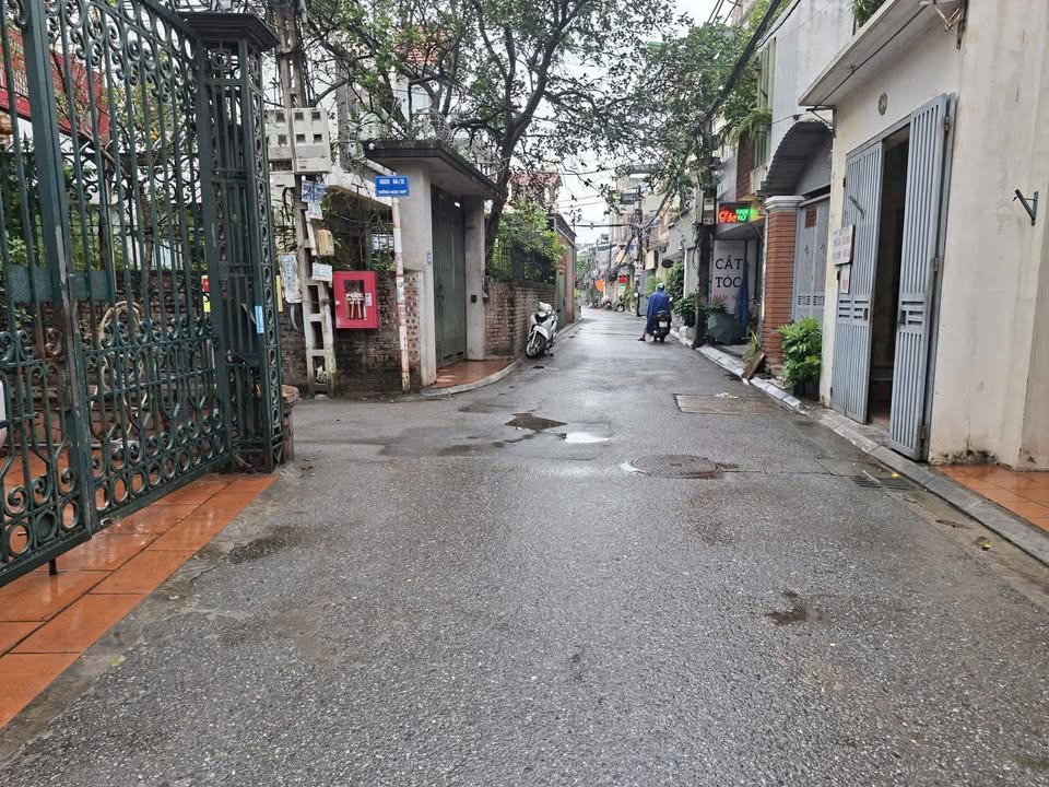 Nhà 3 tầng Ngọc Thụy, Long Biên 65m² giá 13.8 tỷ - Hợp lý và Tiện nghi!