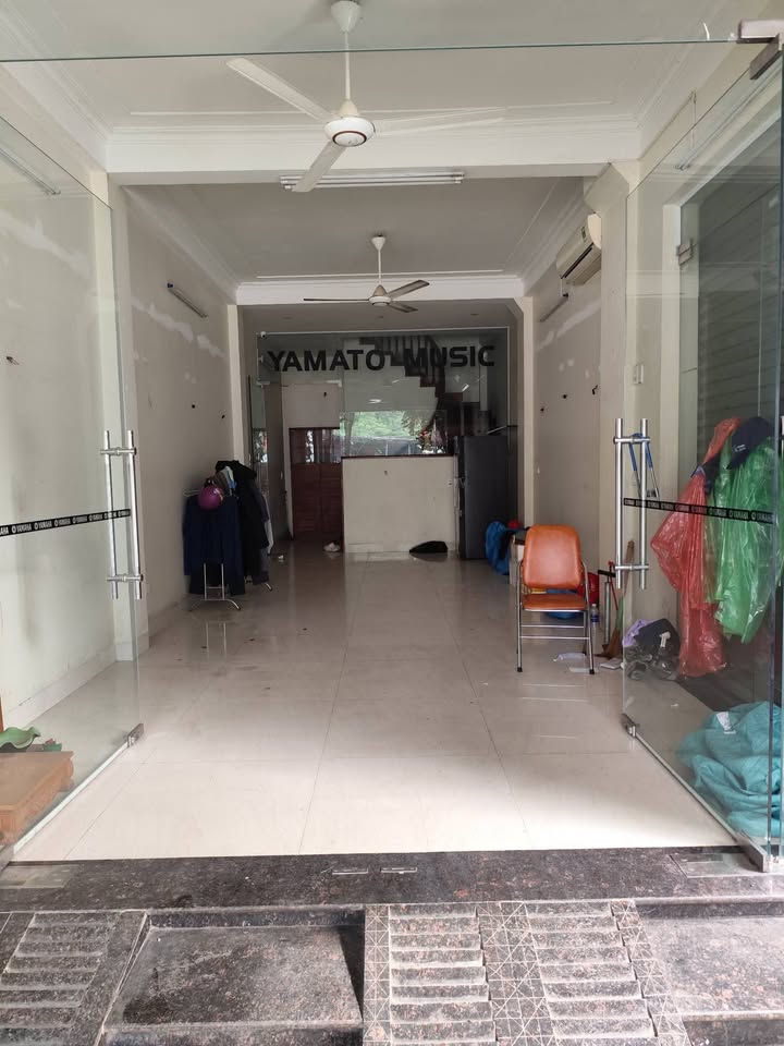 Nhà liền kề Văn Khê 50m² cho thuê - Thiết kế hiện đại, ô tô đỗ thoải mái!