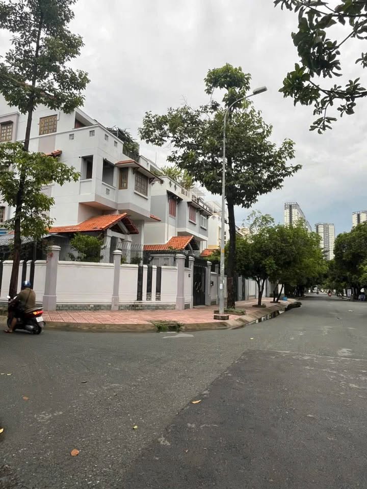 Biệt thự góc 2 mặt tiền KDC Cao Lỗ, 240m² giá 36 tỷ - Vị trí đắc địa, thương lượng ngay!