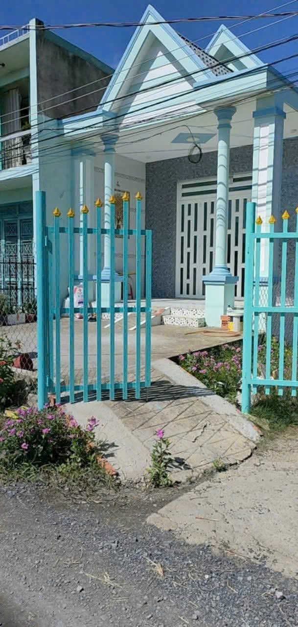 Nhà riêng Cần Đước Long An 194m² giá 2 tỷ - Sổ hồng chính chủ!