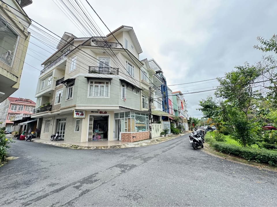 Nhà phố Mạc Đỉnh Chi, Đà Lạt 44m² giá 7.1 tỷ - Kinh doanh tạp hóa và homestay