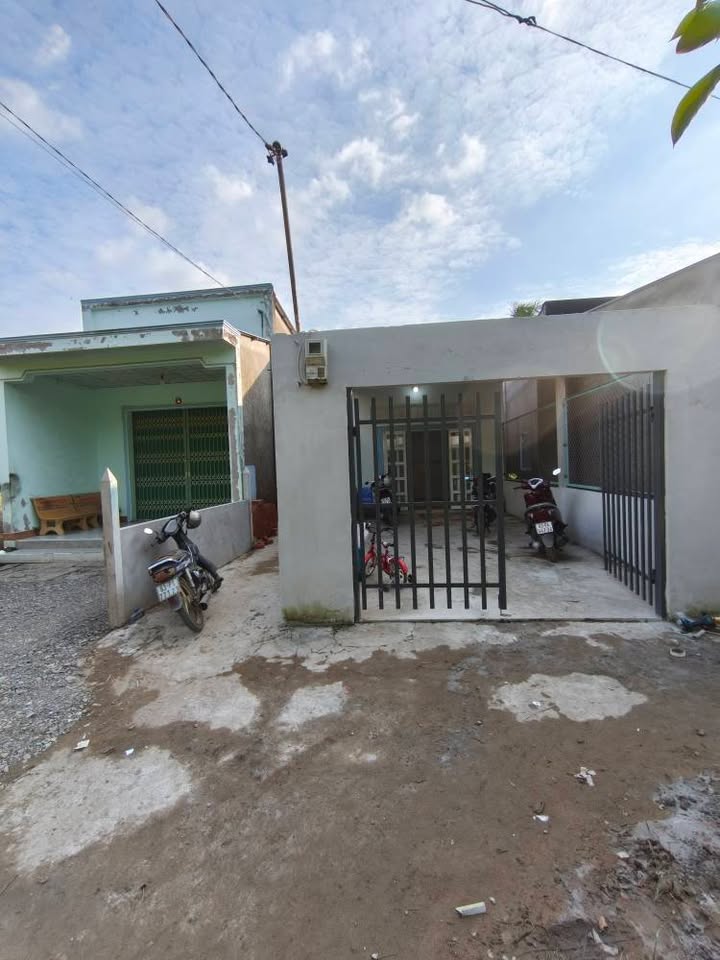 Nhà hẻm 236, đường Kênh Cầu Xéo, Sóc Trăng 360m² giá 900 triệu - Sẵn sàng vào ở!