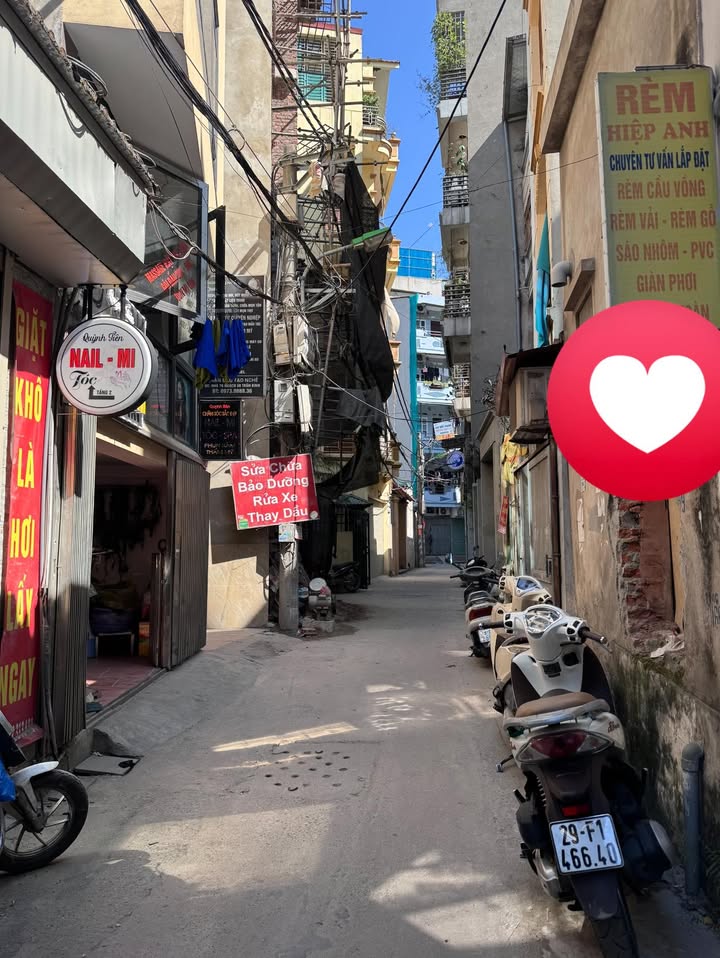 Nhà riêng Ngã Tư Sở 33m² giá 6 tỷ - Vị trí đẹp, tiện lợi!