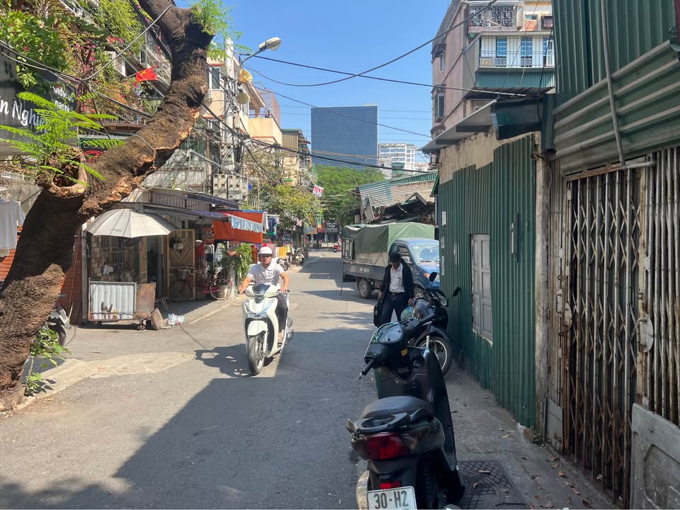 Nhà cho thuê tại Quỳnh Mai, 79m² giá 9 triệu - Khu vực sầm uất, tiện ích đầy đủ!