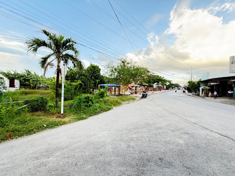 Bán đất mặt tiền đường HL04, 221m² giá 950 triệu - Hướng Nam, gần trường học!