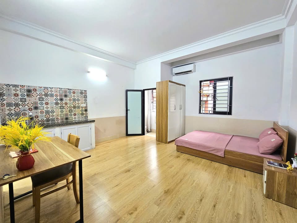 Phòng cho thuê tại Doãn Kế Thiện, Cầu Giấy 4.75 triệu - Ban công thoáng mát, tiện nghi đầy đủ!