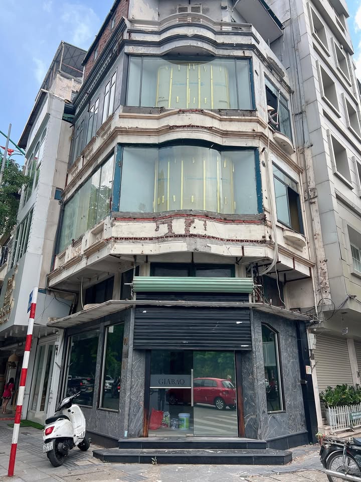 FrontHouse Hàng Bún Ba Đình 55m² giá 43.5 tỷ - Lô góc mặt phố sầm uất!