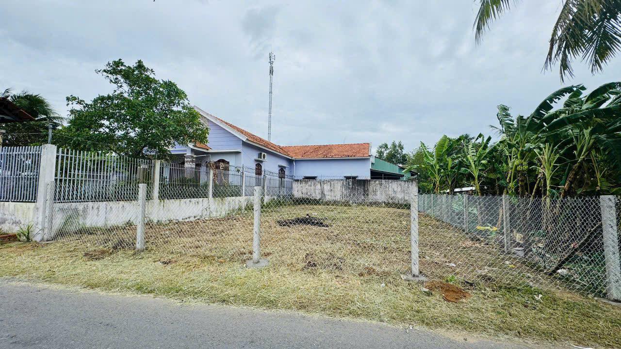 Đất mặt tiền đường Nguyễn Văn Trung, Bến Tre 248.8m² - Giá chỉ 1.69 tỷ!