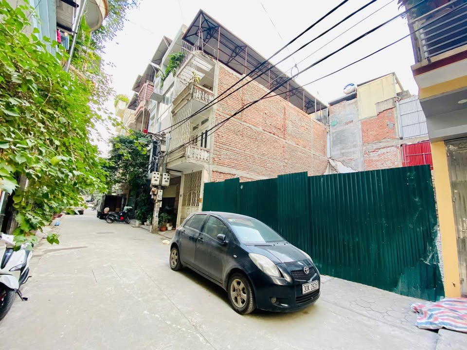 Đất nền Ngõ 61 Lạc Trung 136m² giá thỏa thuận - Sổ đỏ chính chủ