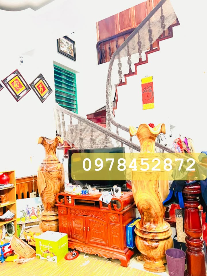 Nhà 3 Tầng Mặt Tiền Phường Sông Bằng 137m² giá 4 tỷ - Vị trí đắc địa, thuận tiện sinh sống!