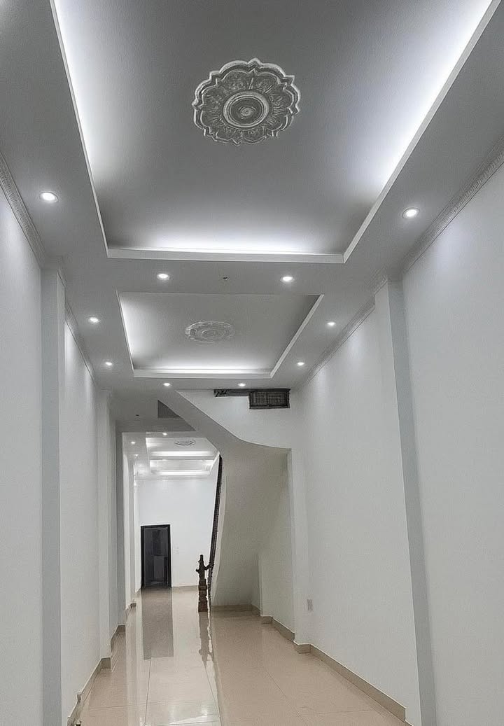 Nhà đẹp mặt phố Hoàng Văn Thụ 70,5m² giá 5 tỷ - Phù hợp kinh doanh và cho thuê!