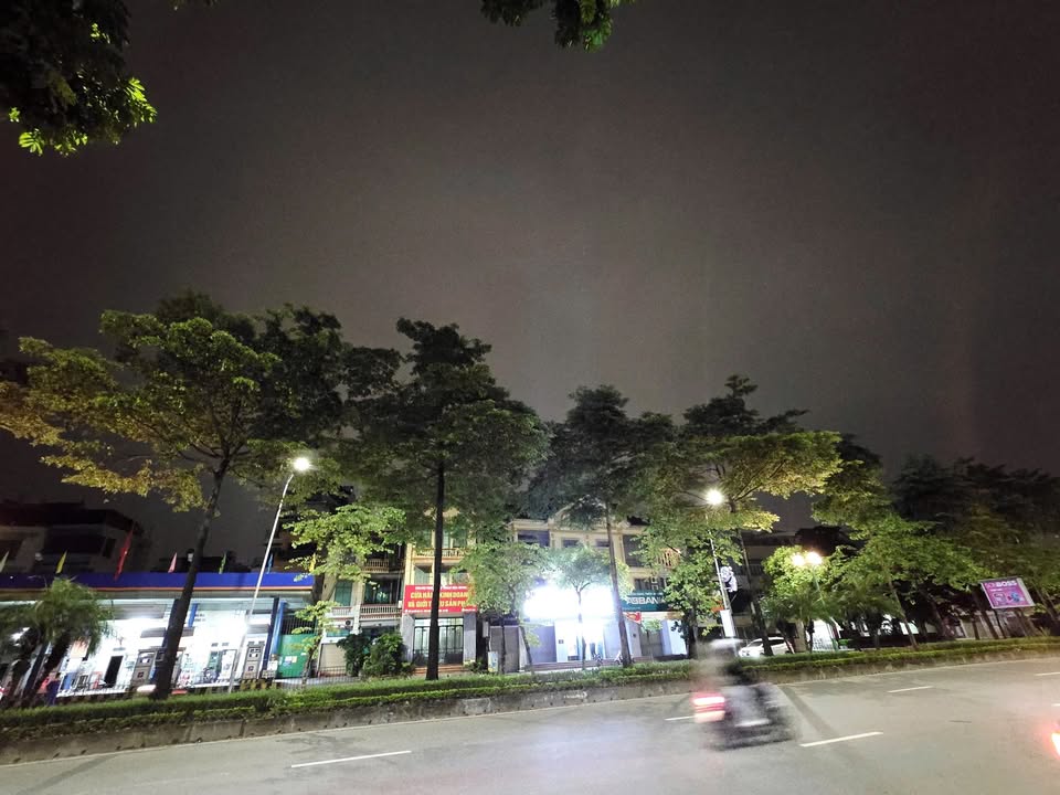 Nhà mặt phố Ngô Gia Tự Long Biên 1000m² giá 450 tỷ - Cơ hội đầu tư vàng!