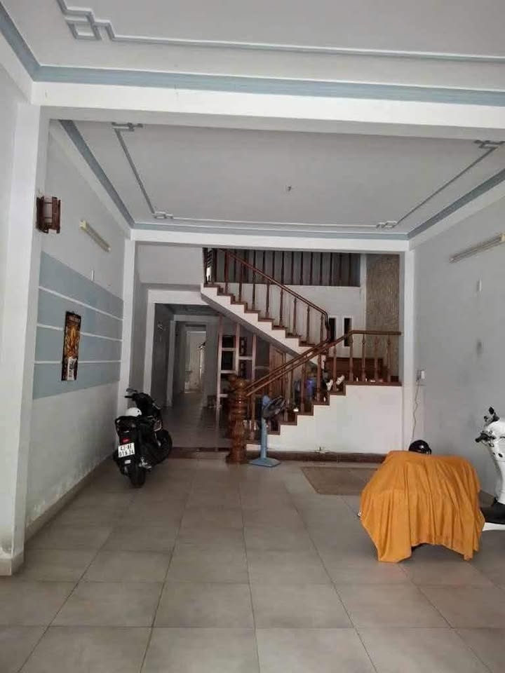 Nhà phố cho thuê mặt tiền Lương Ngọc Quyến 100m² - Kinh doanh sạch sẽ, giá chỉ 10 triệu!