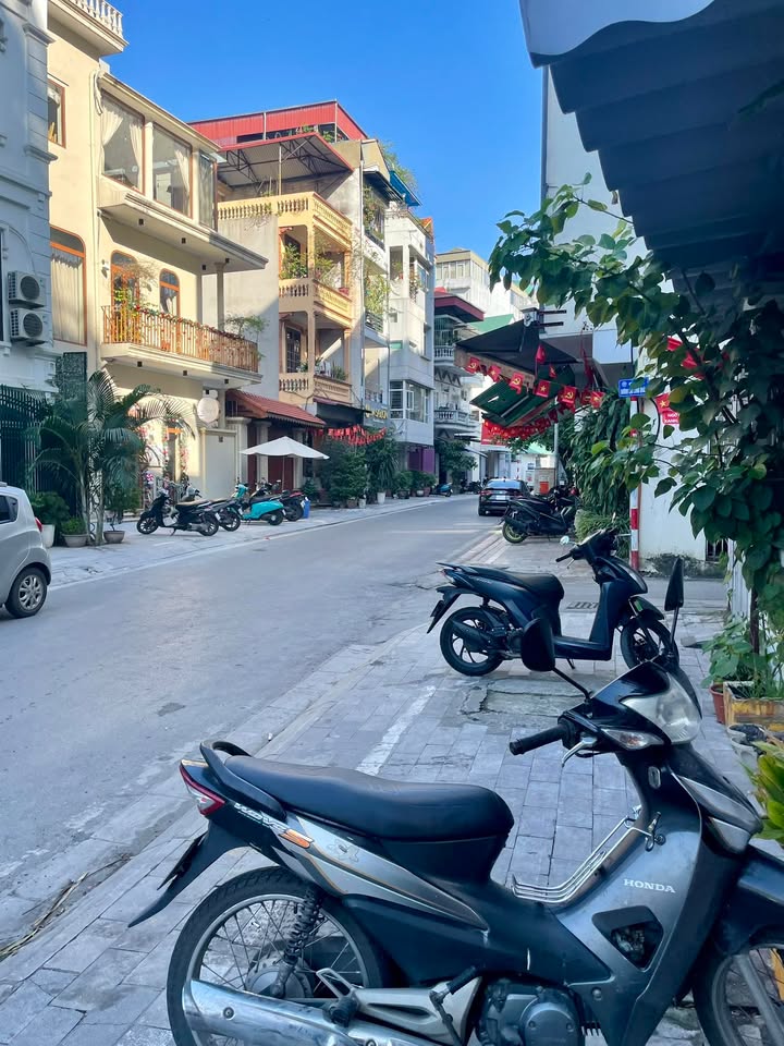 Nhà 5 tầng ngõ 603 Lạc Long Quân 32m² - Ô tô tránh, vị trí đẹp!