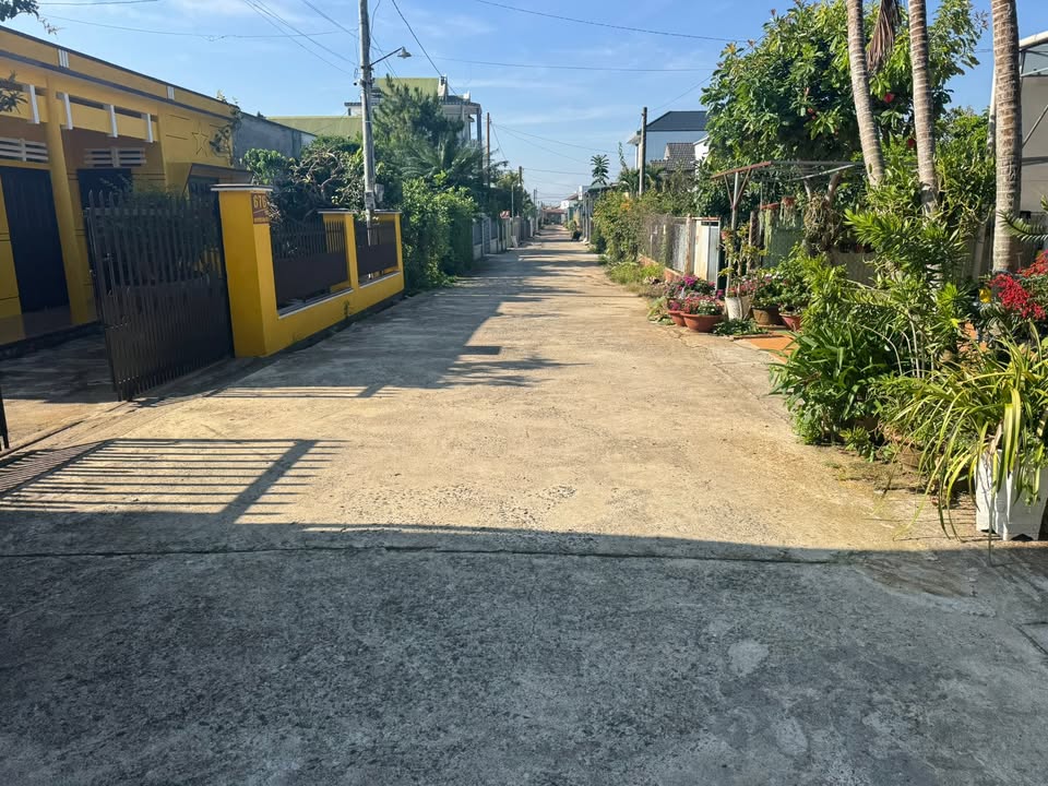 Nhà phố Lộc Phát Bảo Lộc 140m² giá 2.3 tỷ - Đầy đủ pháp lý, gần chợ