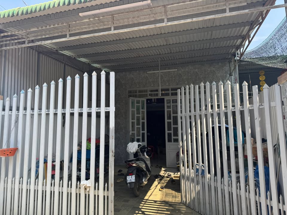 Nhà phố Lộc Phát Bảo Lộc 125m² giá 2.1 tỷ - Gần đường chính tiện ích