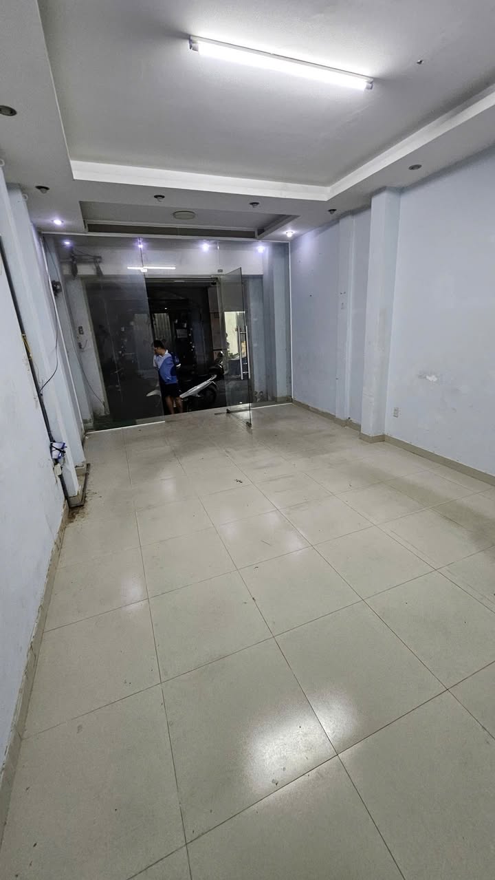 Cho thuê mặt bằng kinh doanh Đoàn Thị Điểm, Phú Nhuận 30m² - Giá chỉ 11 triệu/tháng!