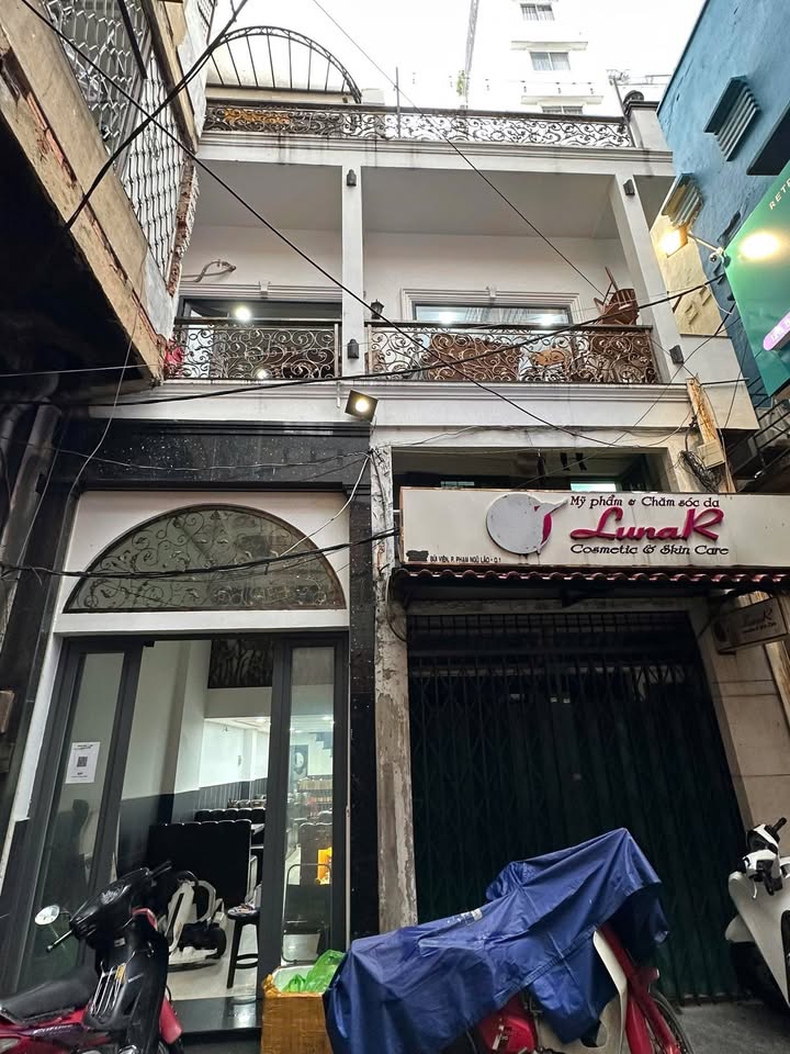 Cho thuê nhà nguyên căn Bùi Viện 250m² - Thiết kế hiện đại, tiện nghi