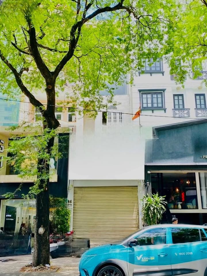 Nhà mặt tiền Bà Huyện Thanh Quan, quận 3 - Diện tích 106m² - Giá thuê chỉ 90 triệu/tháng!