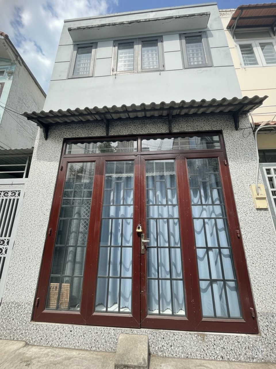 Nhà 2 tầng sát chợ Hạnh Thông Tây 32m² giá 3.95 tỷ - Giảm ngay 100 triệu!