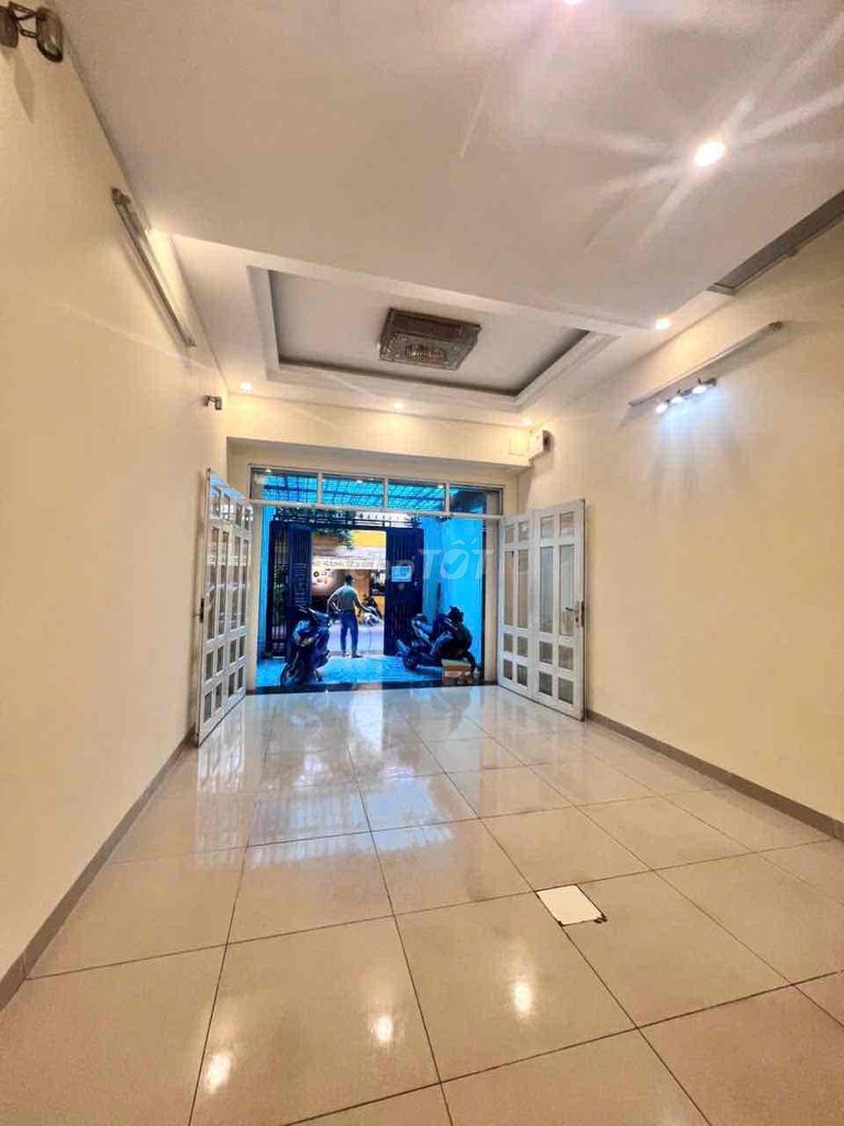 Nhà mặt tiền Đặng Văn Ngữ 68m² giá 35 triệu - Thích hợp kinh doanh và văn phòng!