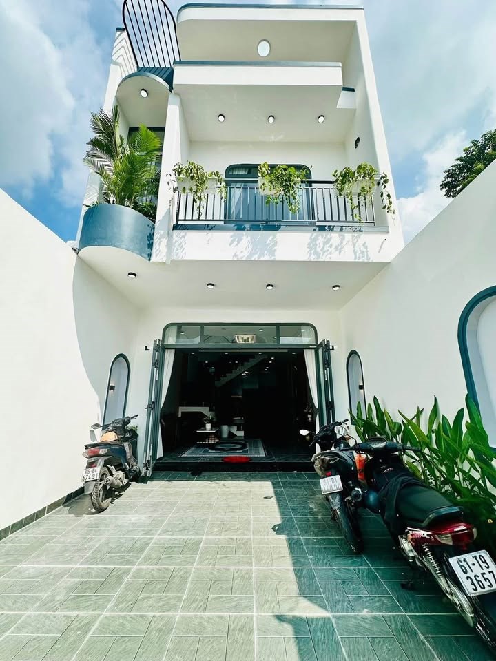 Bán nhà 1 trệt 2 lầu 120m² giá 3,55 tỷ - Vị trí đắc địa tại Thủ Dầu Một!