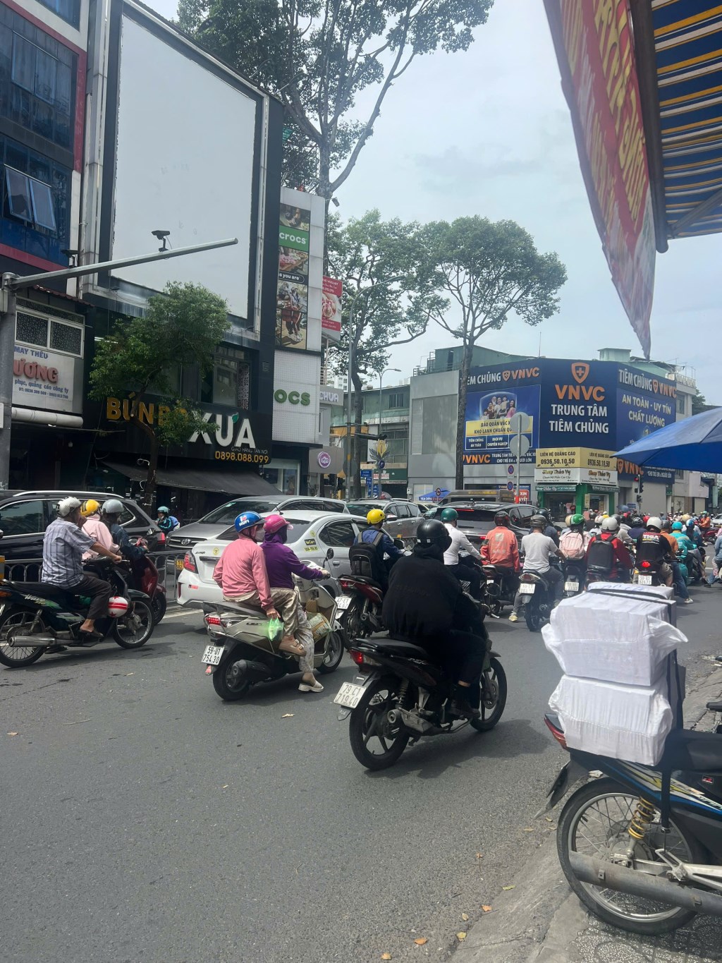 Tòa nhà 6 tầng thang máy mặt tiền Cao Thắng, Quận 10 chỉ 59 tỷ - Vị trí đắc địa!