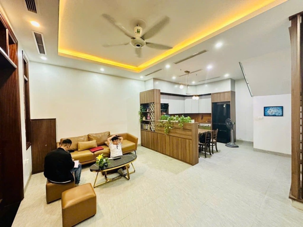 Nhà riêng Trần Quốc Vượng, Cầu Giấy 42m² giá 10.4 tỷ - Đầu tư sinh lời ổn định!