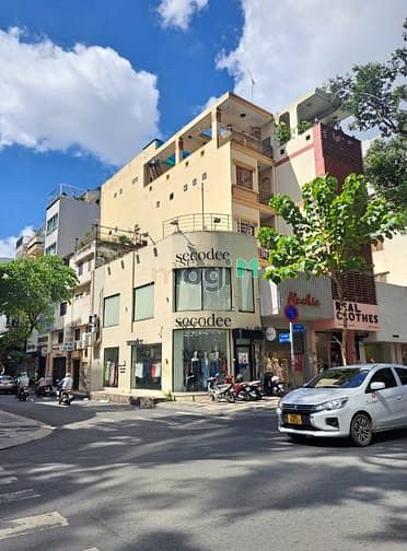 Shop góc 2 mặt tiền 51 Nguyễn Trãi, Bến Thành, Q1 giá 169 triệu - Vị trí đắc địa cho kinh doanh!