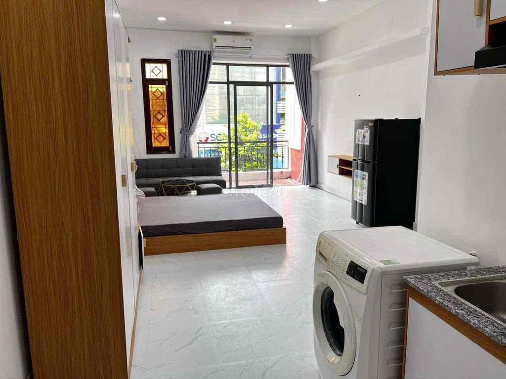 Phòng ban công 40m² mặt tiền quận 5 giá 7.5 triệu - Giờ giấc tự do, không chung chủ!