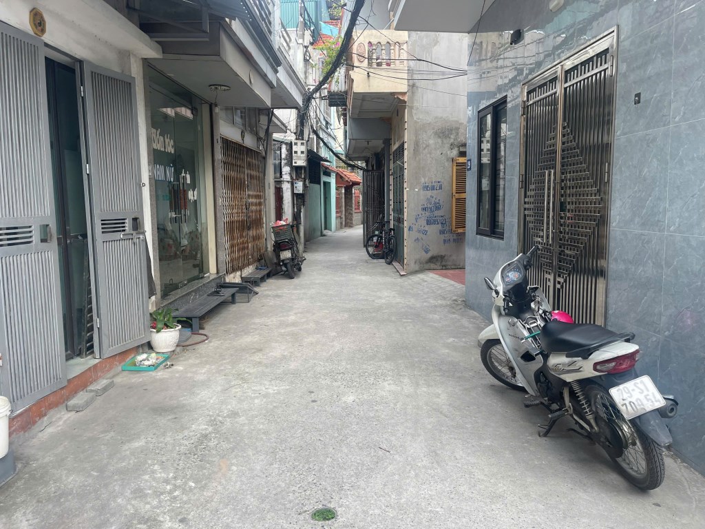 Nhà riêng Trục đường Hà Huy Tập, Yên Viên 20m² giá 2.95 tỷ - Lô góc thoáng đãng, tiện ích đầy đủ!